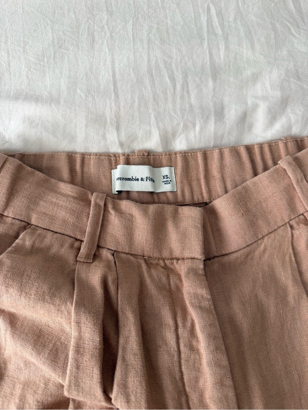 Abercrombie & Fitch Pleated Linen-Blend Pants